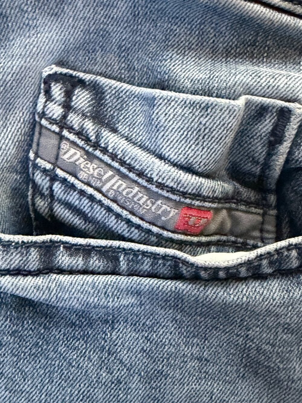 Diesel Men's Buster Model Jeans - Sz. 32x32 - Lt. Blue 084UX Wash - Excel. Cond. - Picture 4 of 12